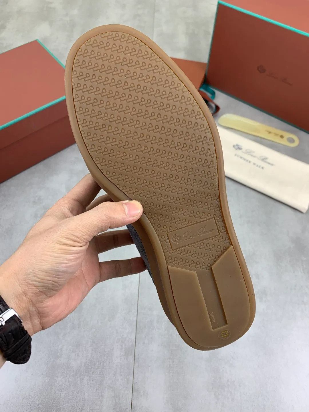 Men's men's shoes 💰P580 New model 💰 The latest casual shoes Loro Piana 💯 Top grade 💯 Buy the original copy 💯 Founded the existing Loro Piana company on April 24, 1924. It is the sixth generation of family operation, providing the best quality products to customers who are discerning about taste and quality. Imported original fly woven fabric with cowhide fabric, plain calfskin lining, hand-stitched thread with cowhide feet, original packaging, high-end outsole, size: 38-45 (customized for 46), 8️⃣ colors available